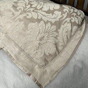 THE BOMBAY COMPANY Taylor Queen Duvet Cover Luxurious Silky Fabric Muted Floral